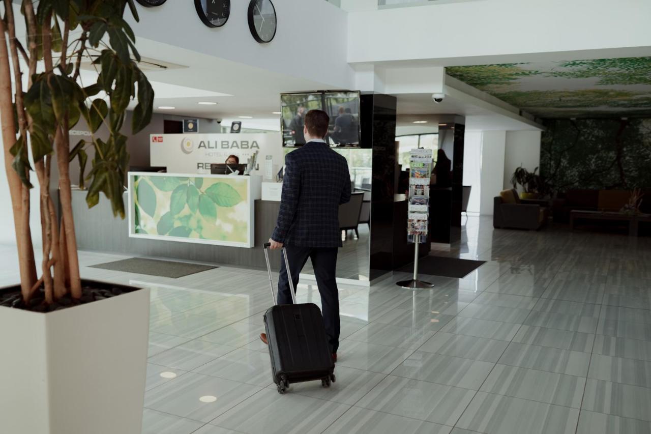Hotel Ali Baba Humenné エクステリア 写真