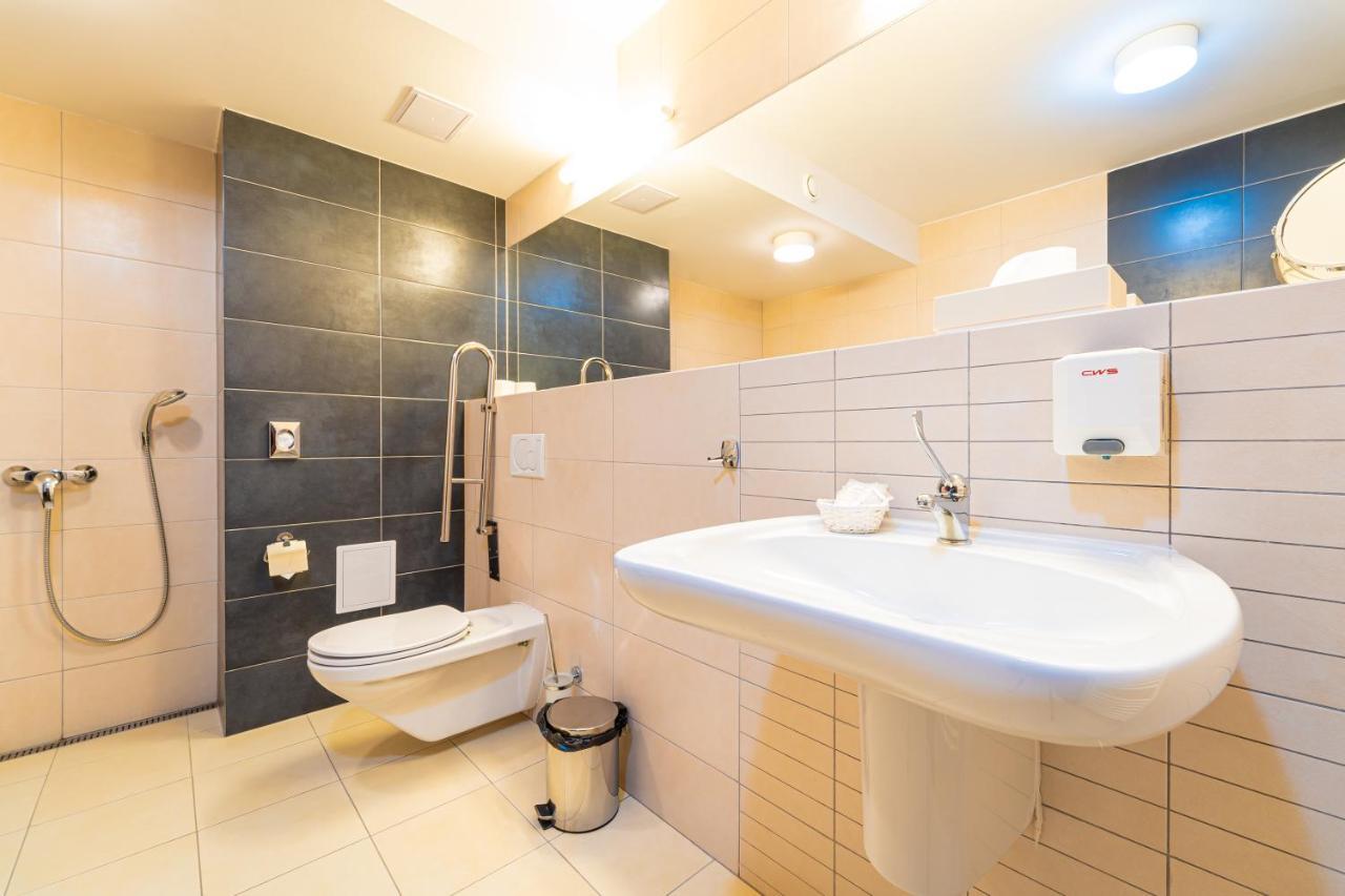 Hotel Ali Baba Humenné エクステリア 写真