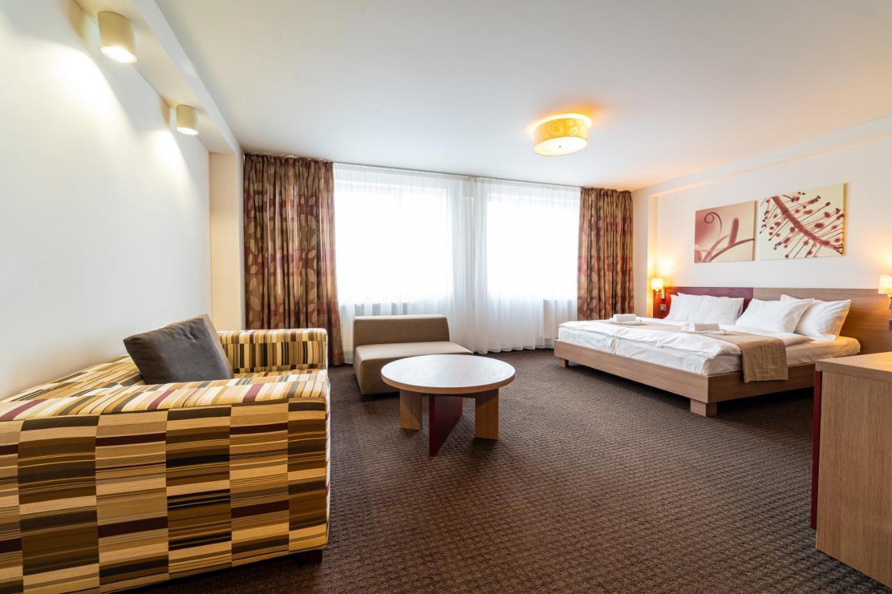 Hotel Ali Baba Humenné エクステリア 写真