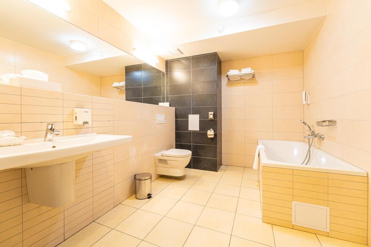 Hotel Ali Baba Humenné エクステリア 写真