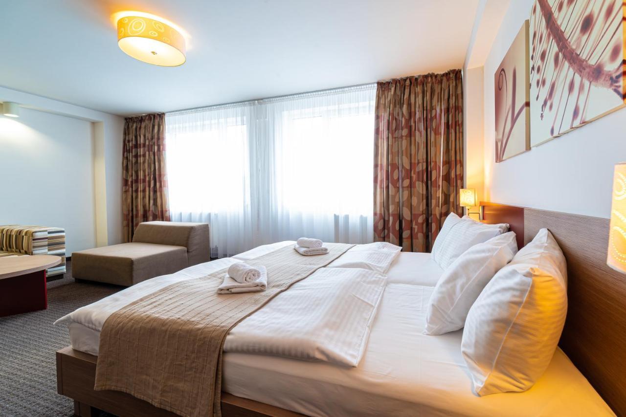 Hotel Ali Baba Humenné エクステリア 写真