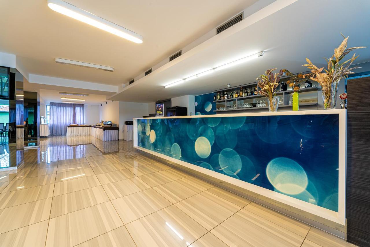 Hotel Ali Baba Humenné エクステリア 写真