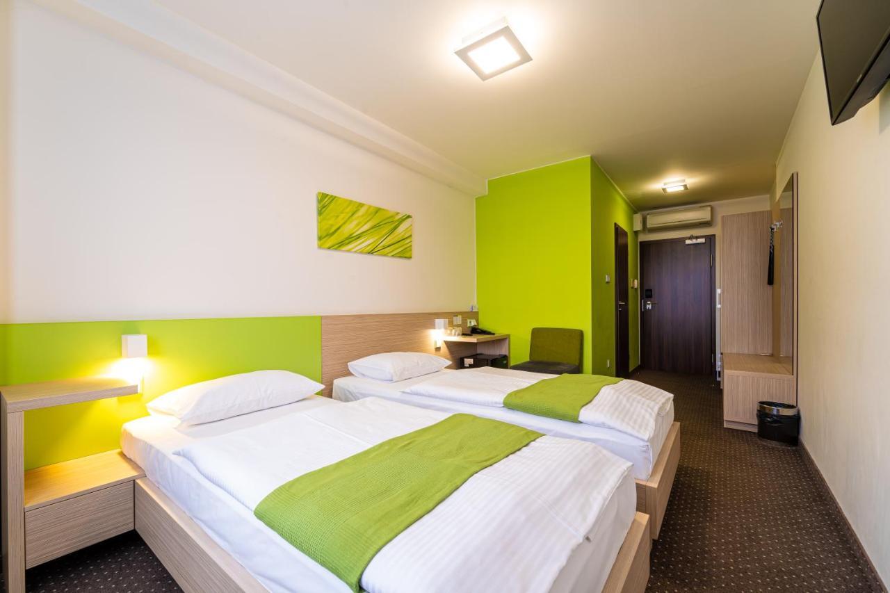 Hotel Ali Baba Humenné エクステリア 写真