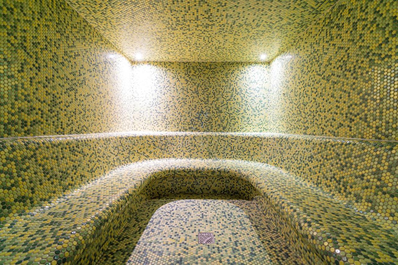 Hotel Ali Baba Humenné エクステリア 写真