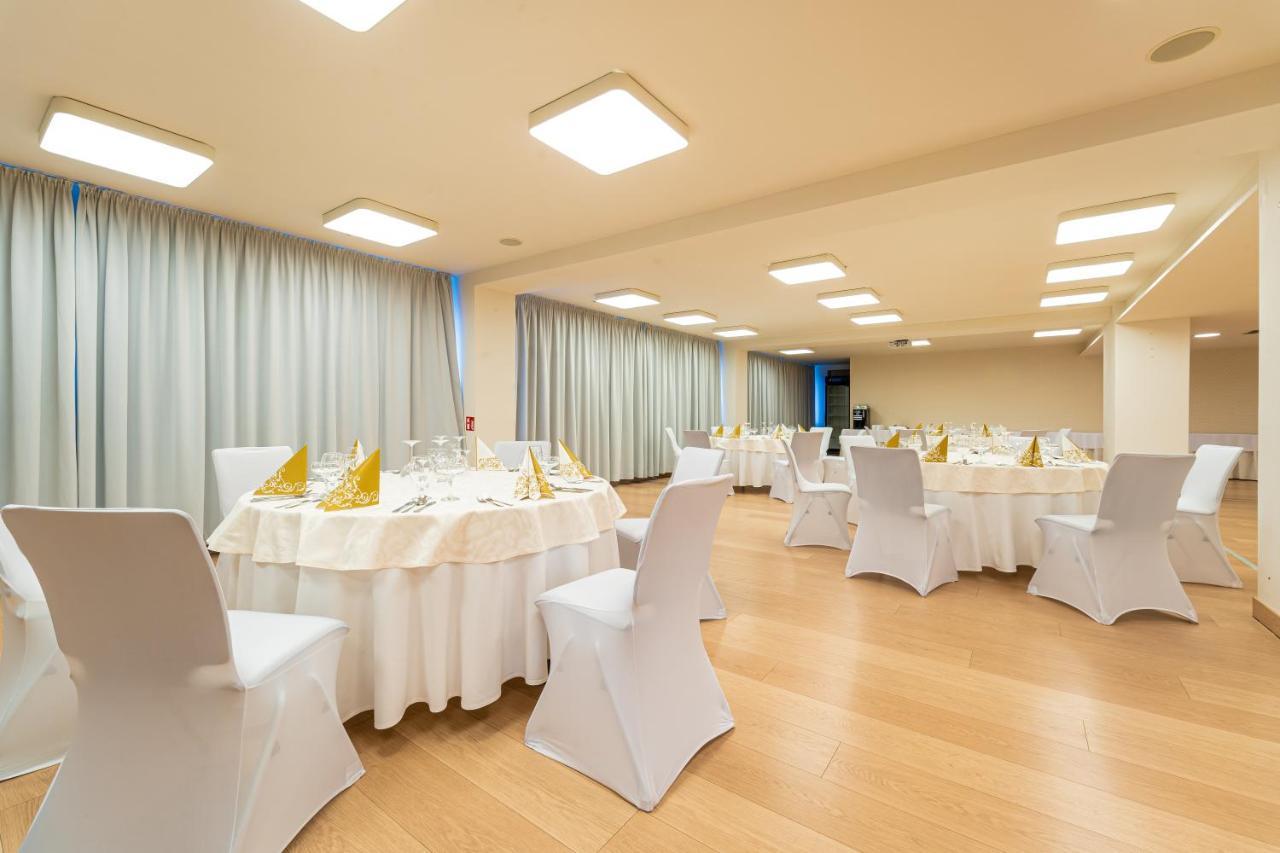 Hotel Ali Baba Humenné エクステリア 写真