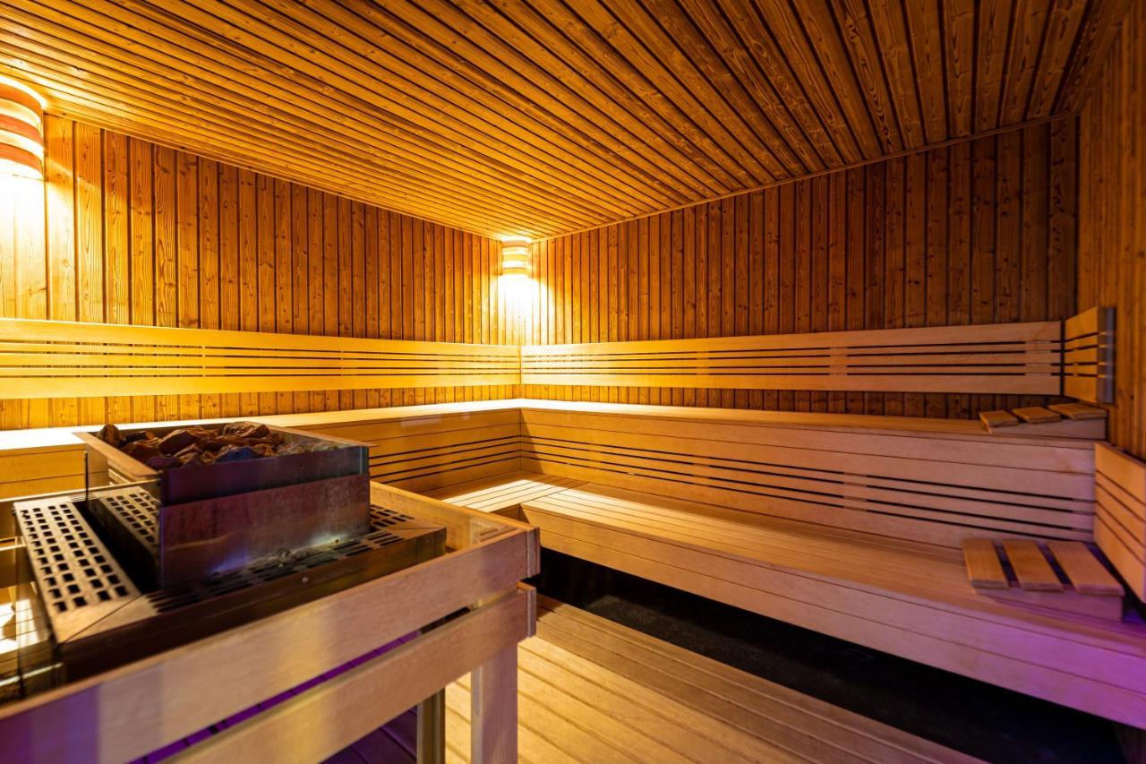 Hotel Ali Baba Humenné エクステリア 写真