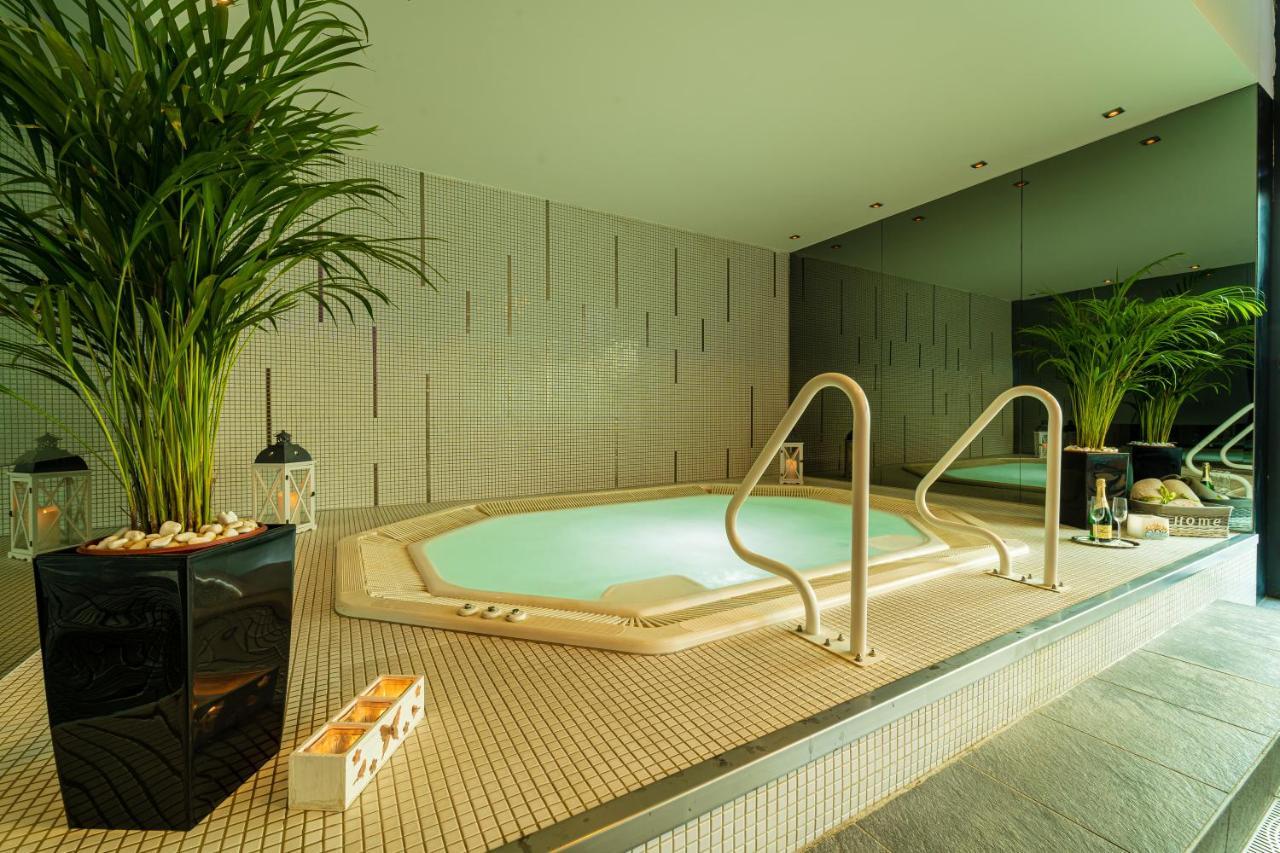 Hotel Ali Baba Humenné エクステリア 写真